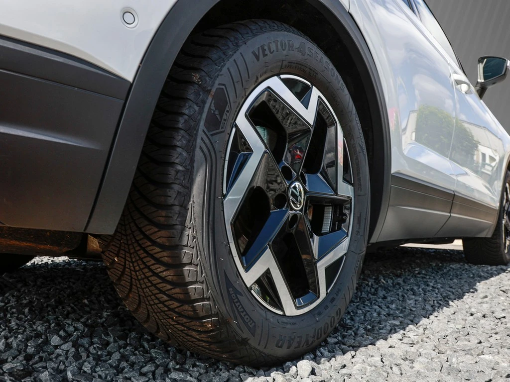 Volkswagen-Touareg-image-4