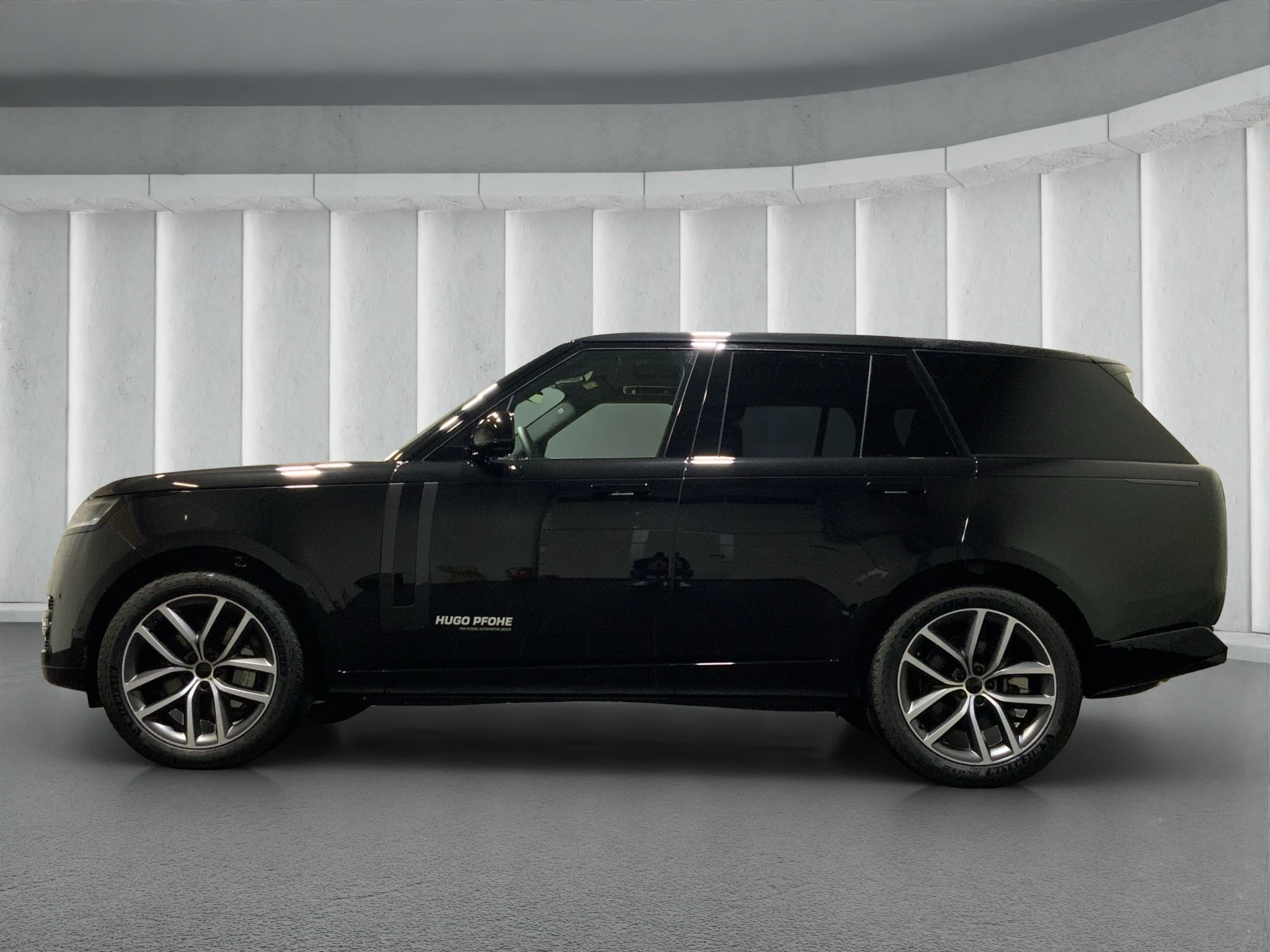 Land Rover-Range Rover-image-4