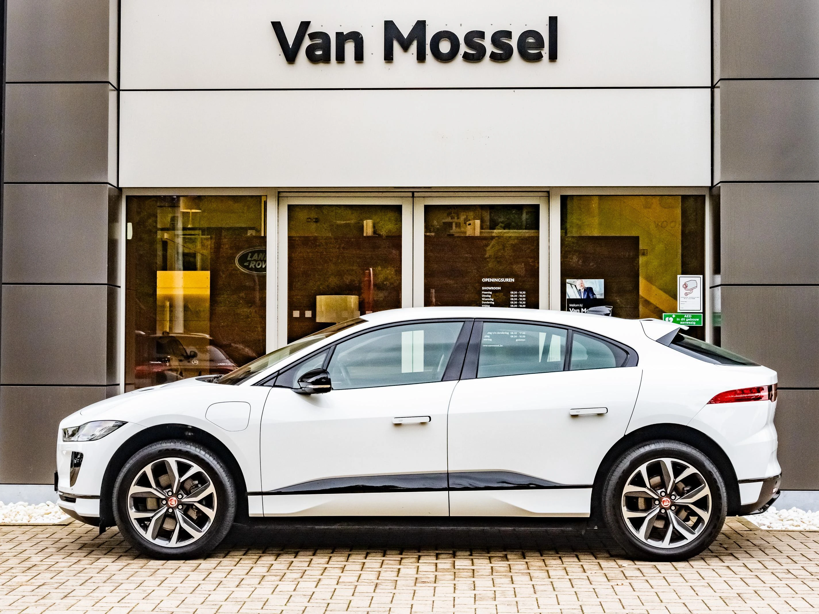 Jaguar-I-PACE-image-2