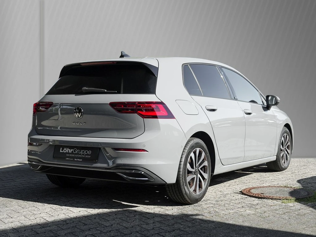 Volkswagen-Golf-image-3