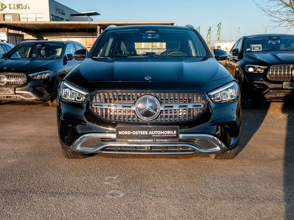 Mercedes-Benz-GLA 200 d-image-3