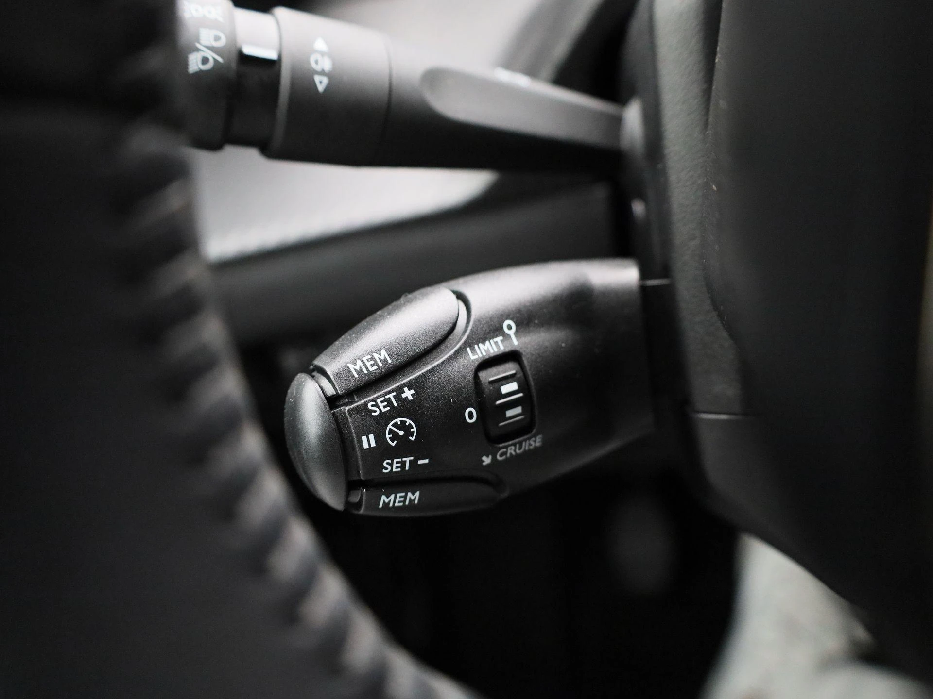 Peugeot-208-image-19
