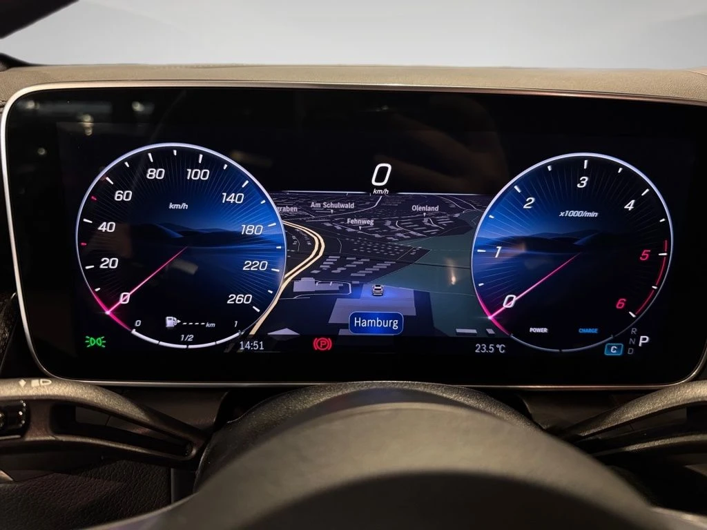 Mercedes-Benz-GLC 300 d-image-6