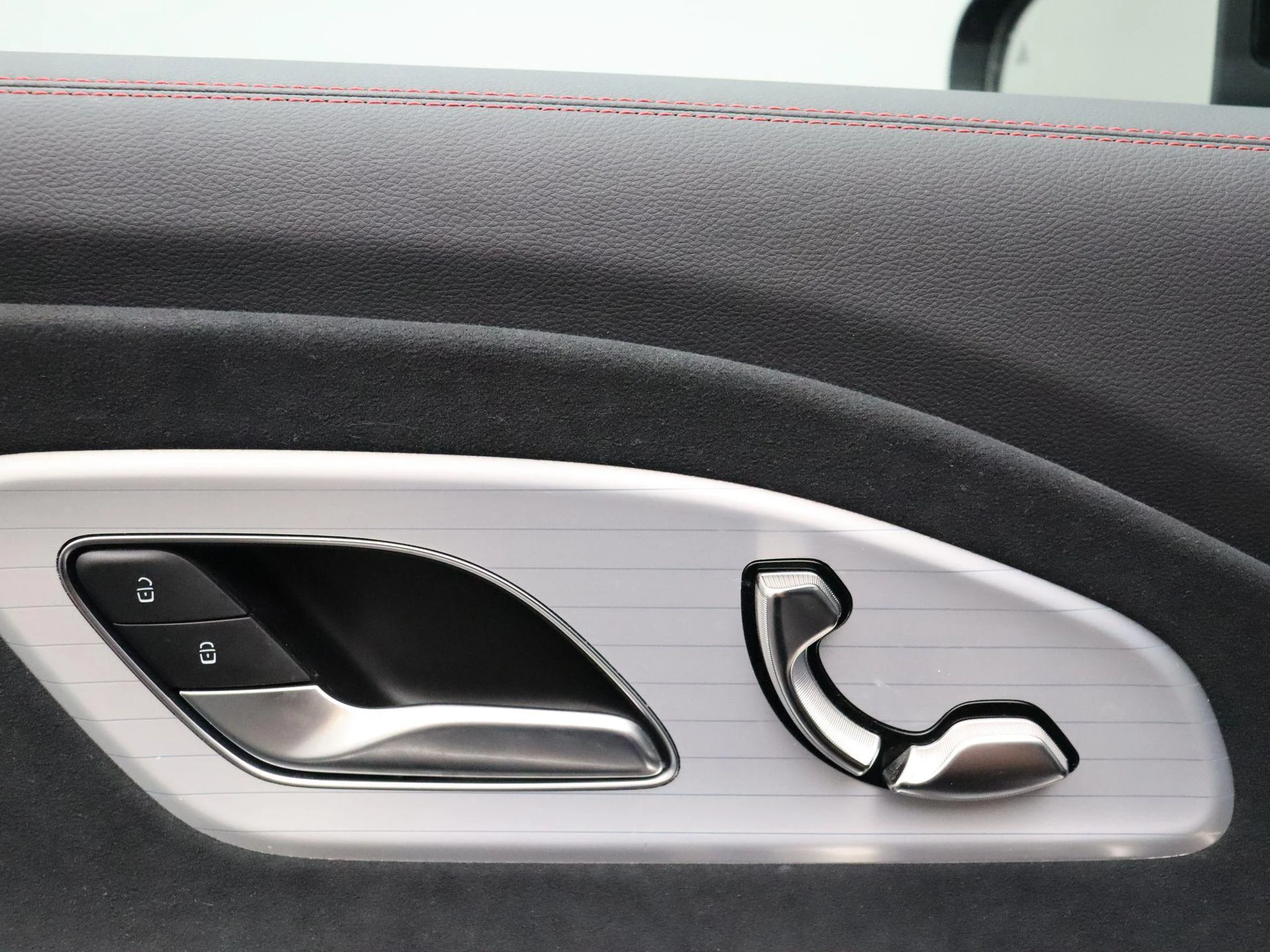 Mercedes-Benz-CLA-image-8