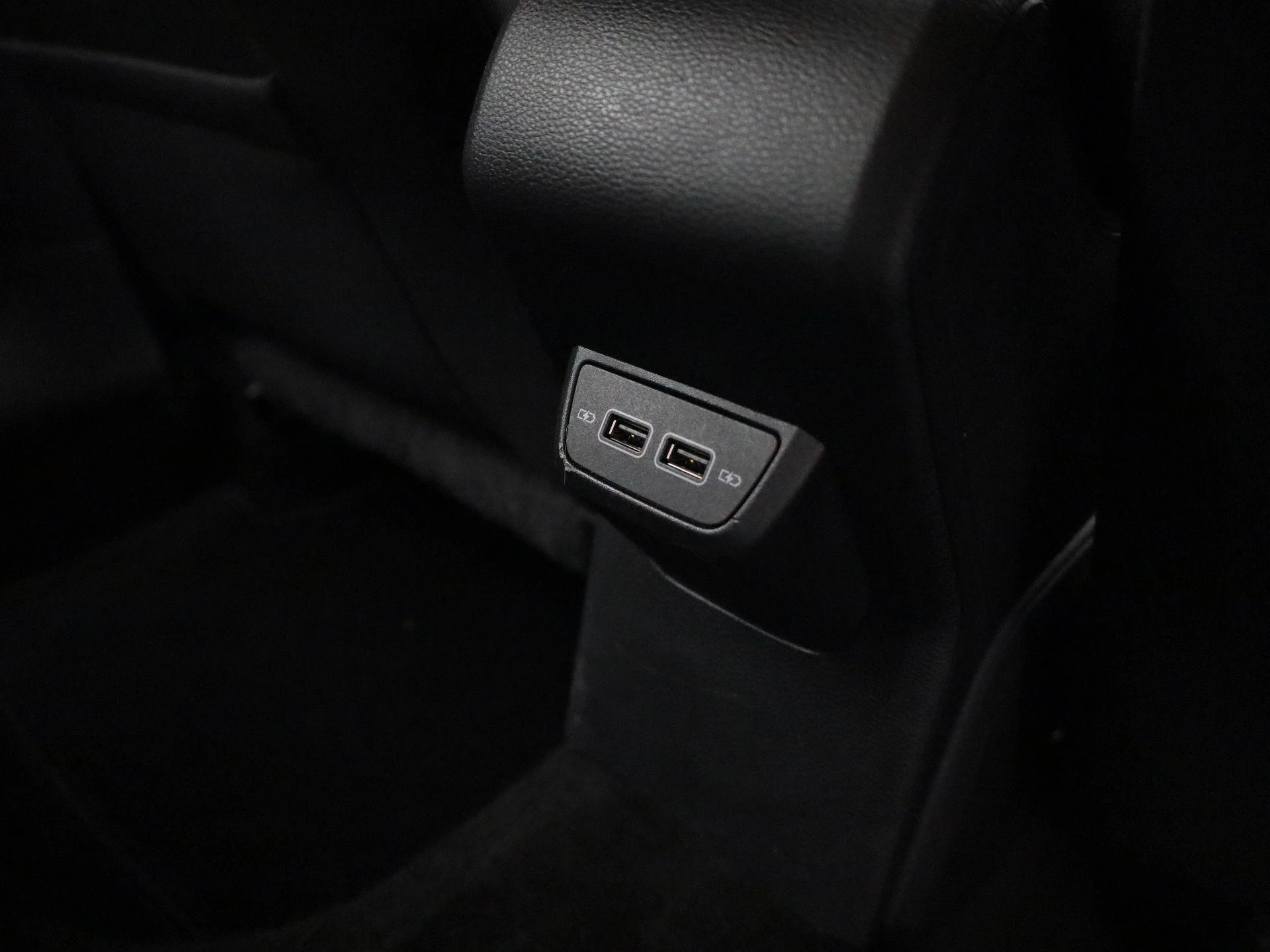 Volkswagen-Polo-image-33