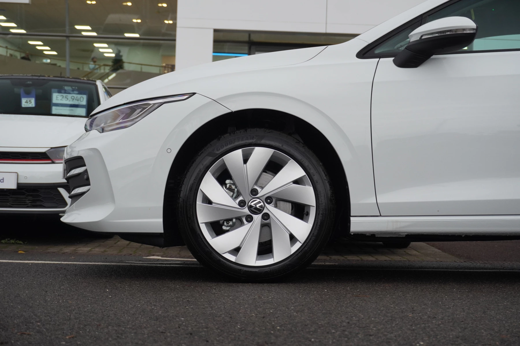 Volkswagen-Golf-image-4