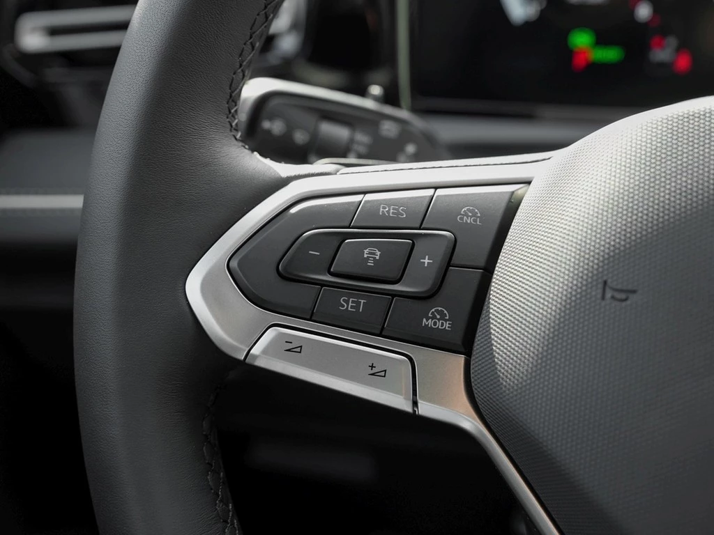 Volkswagen-Tiguan-image-16