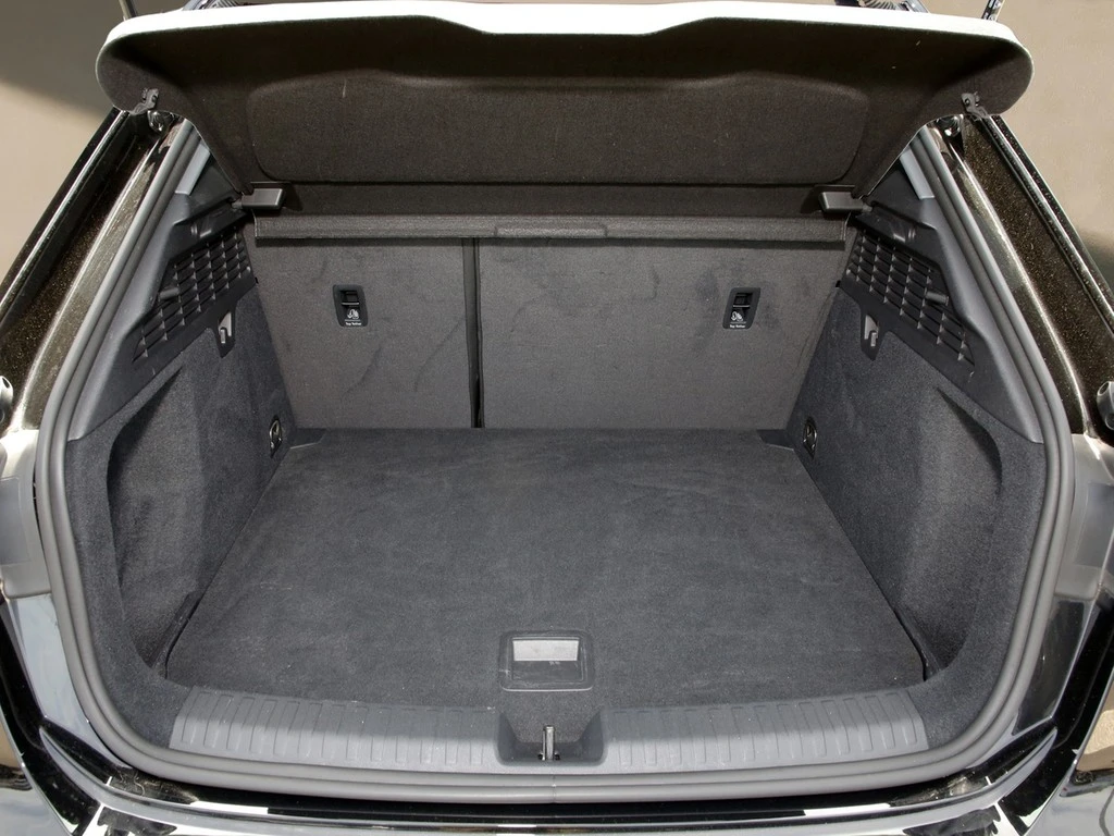 Audi A3 Sportback 30 TDI basis NAVI+VC RFK+PDC KLIMAA