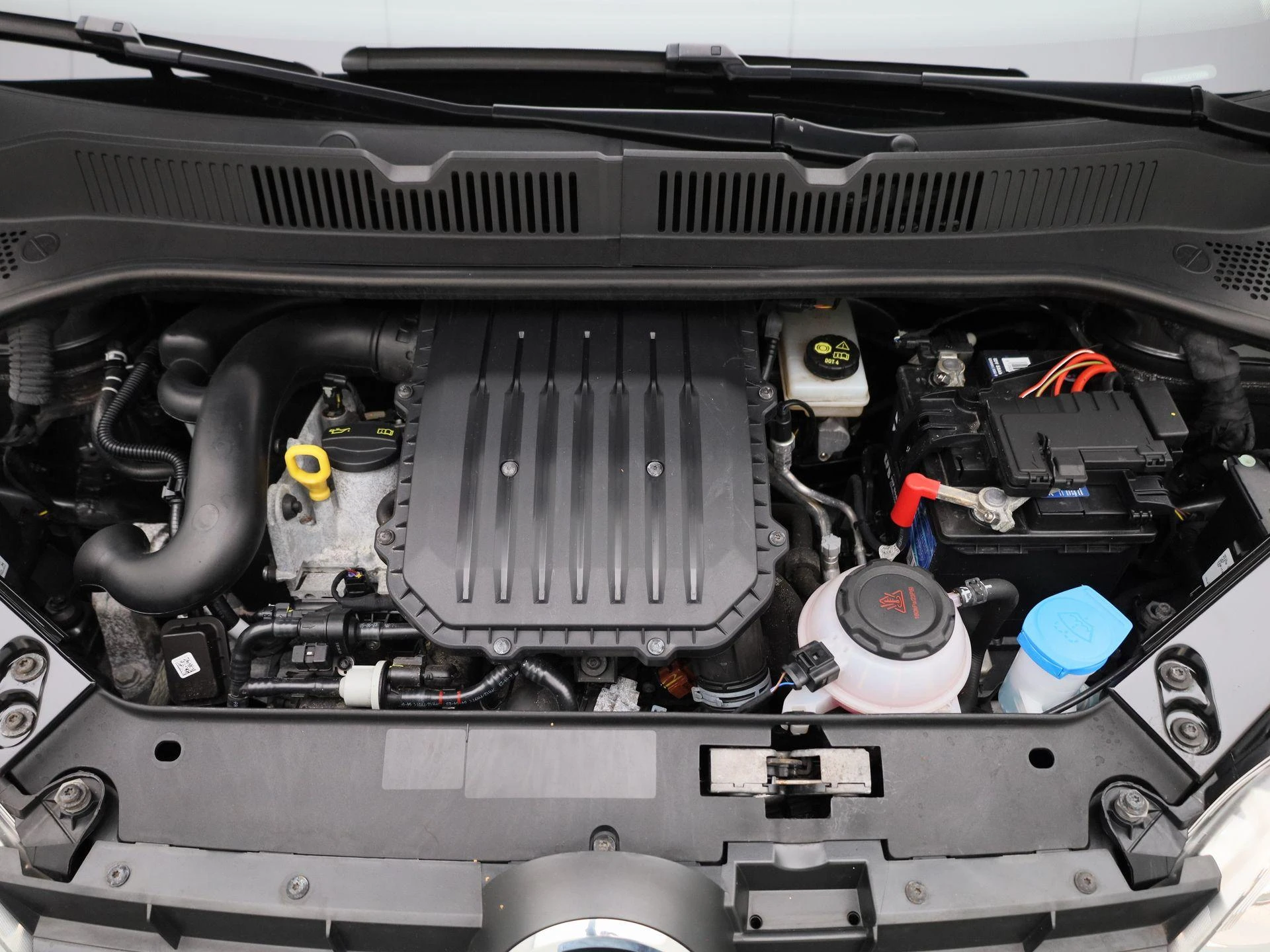Volkswagen-up!-image-31