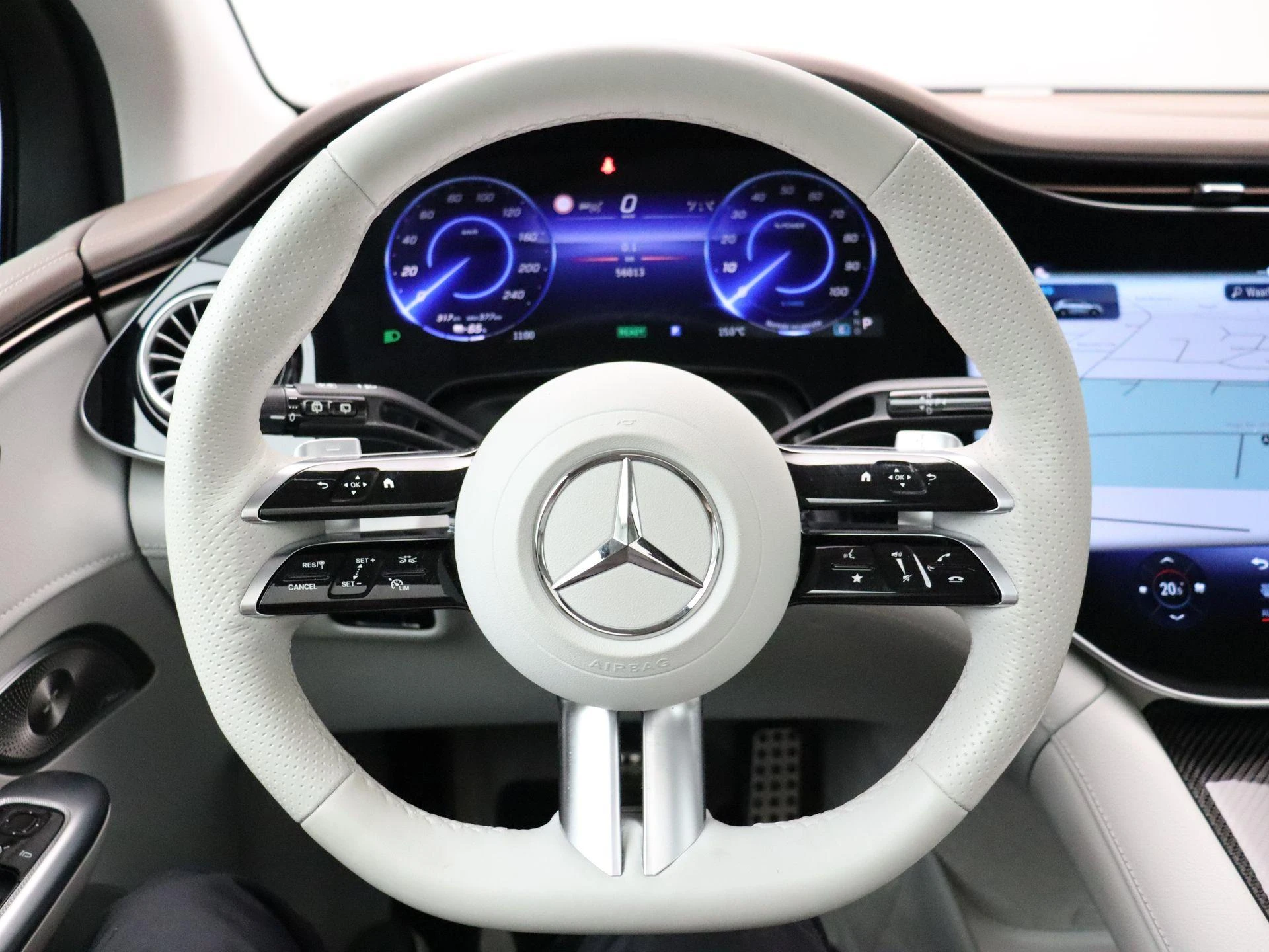 Mercedes-Benz-EQE-image-16
