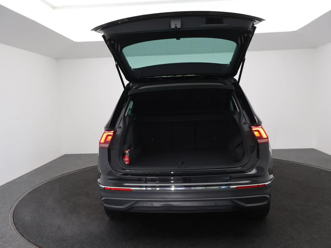 Volkswagen-Tiguan-image-24