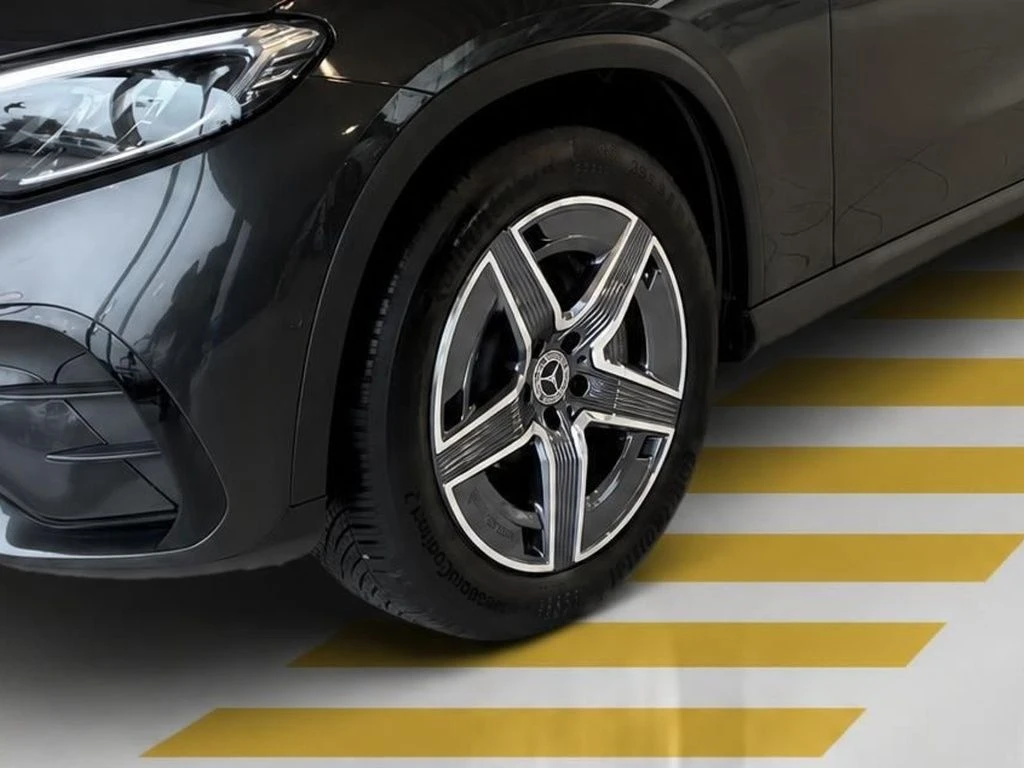 Mercedes-Benz-GLC 300 d-image-5
