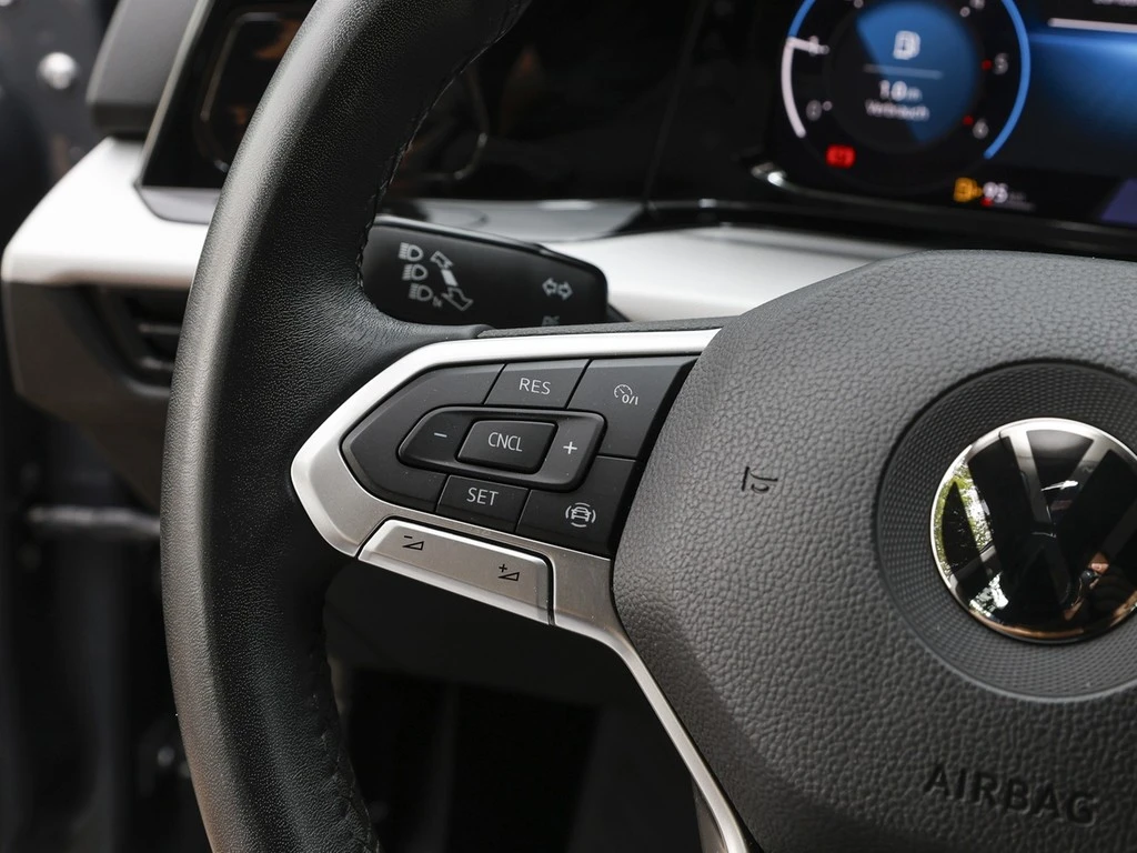 Volkswagen-Golf-image-13