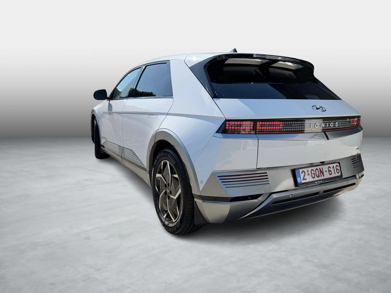 Hyundai-IONIQ 5-image-5