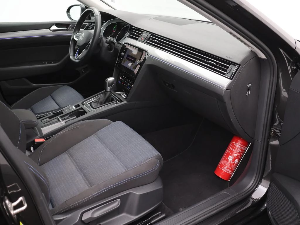 Volkswagen Passat Variant GTE Passat Variant GTE 'usiness 1.4 SI 218PK *AUTOMAAT*CAMERA*NAVI*PDC*ACC*KEYLESS GO*APP-CONNECT*...*