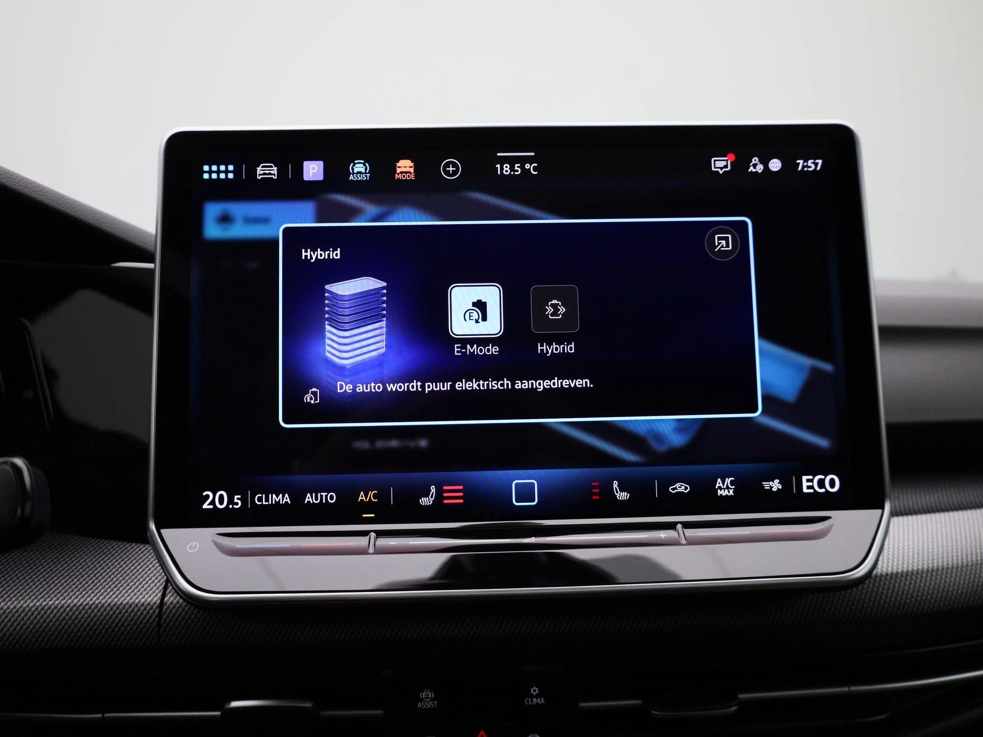 Volkswagen-Golf-image-33