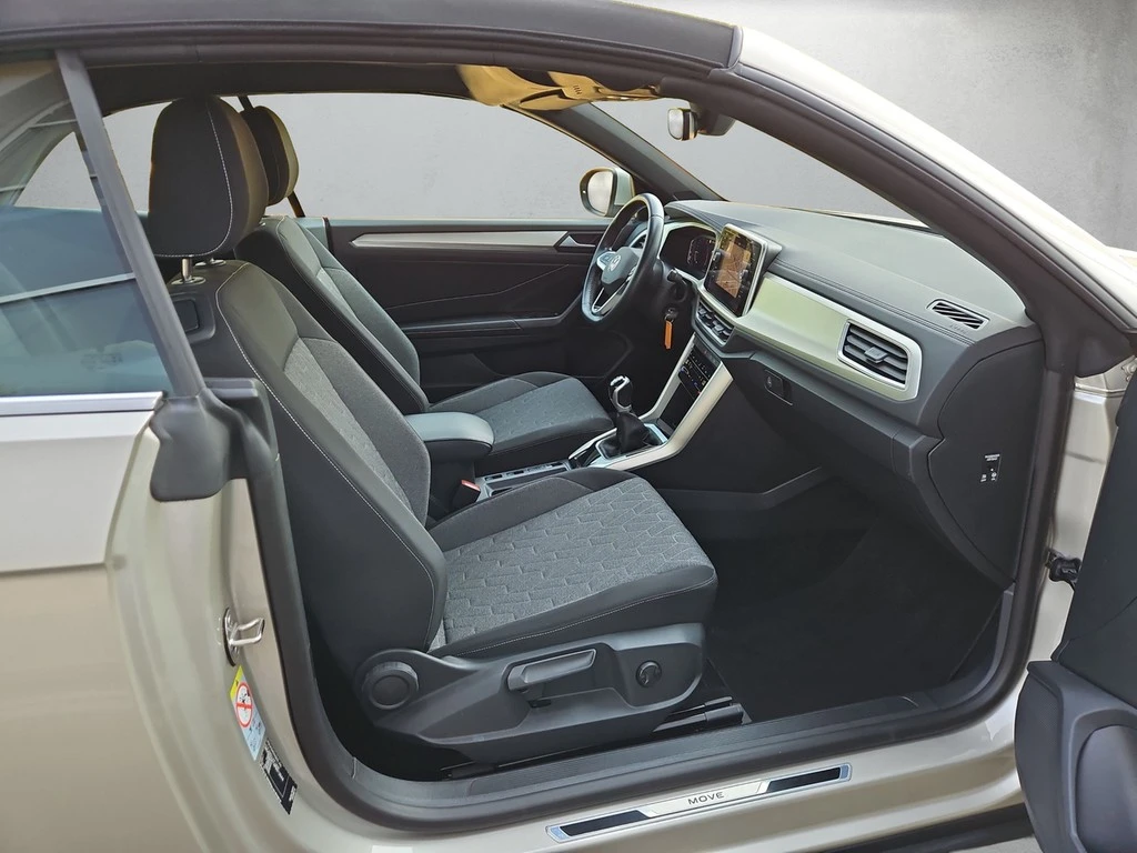 Volkswagen-T-Roc-image-12