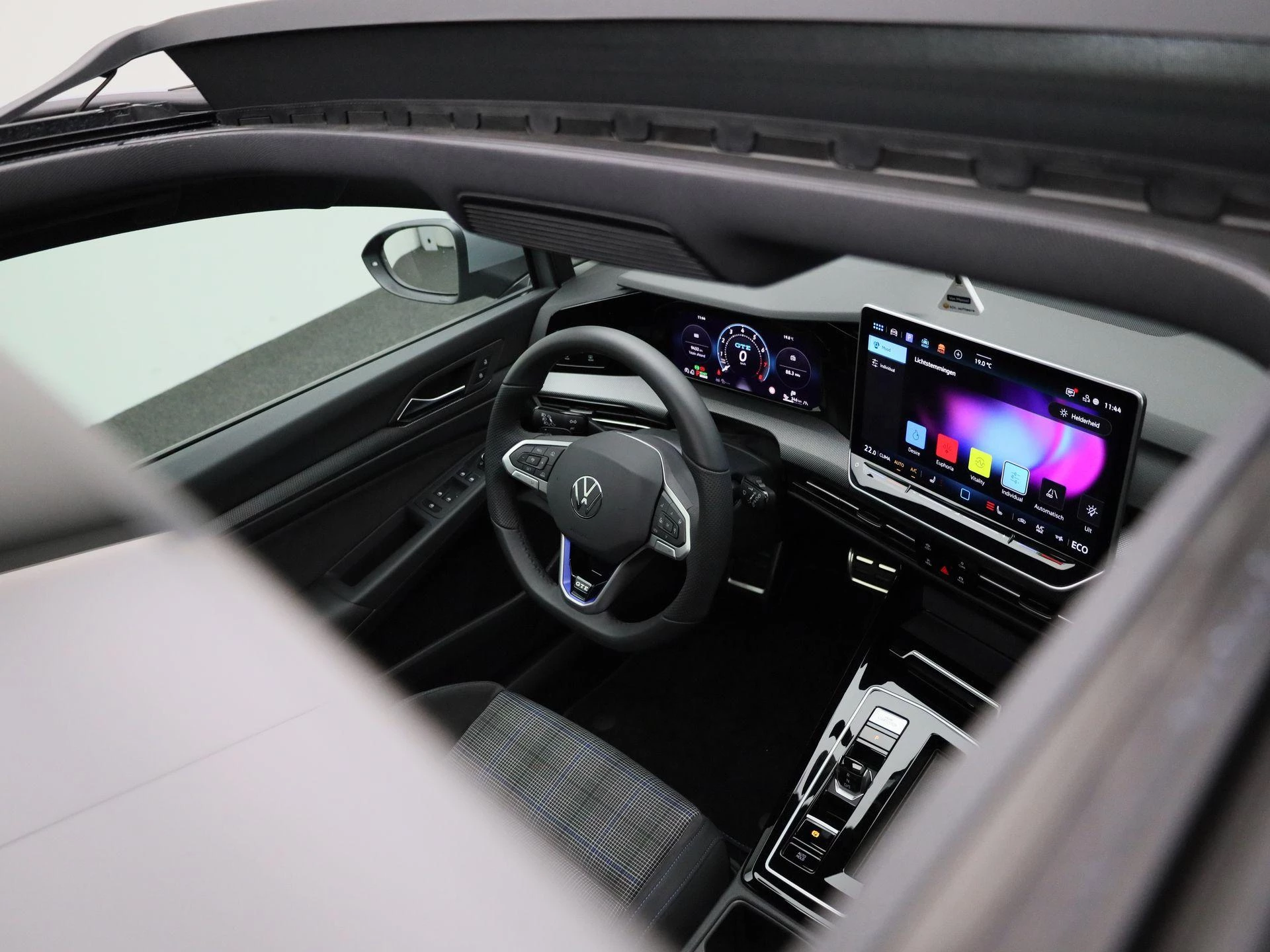 Volkswagen-Golf-image-37