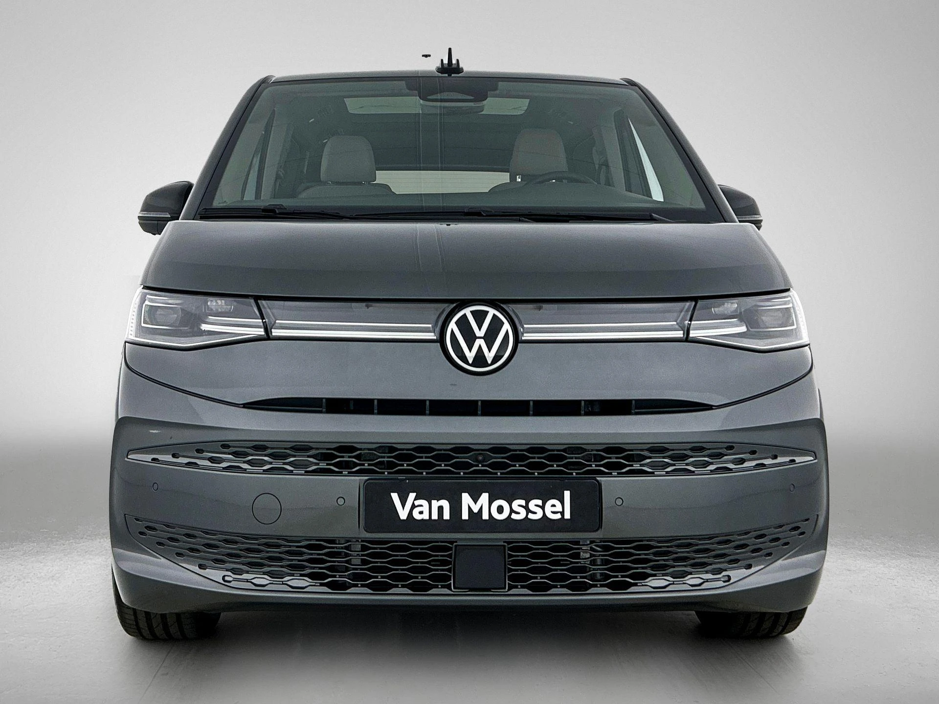 Volkswagen-Multivan-image-4