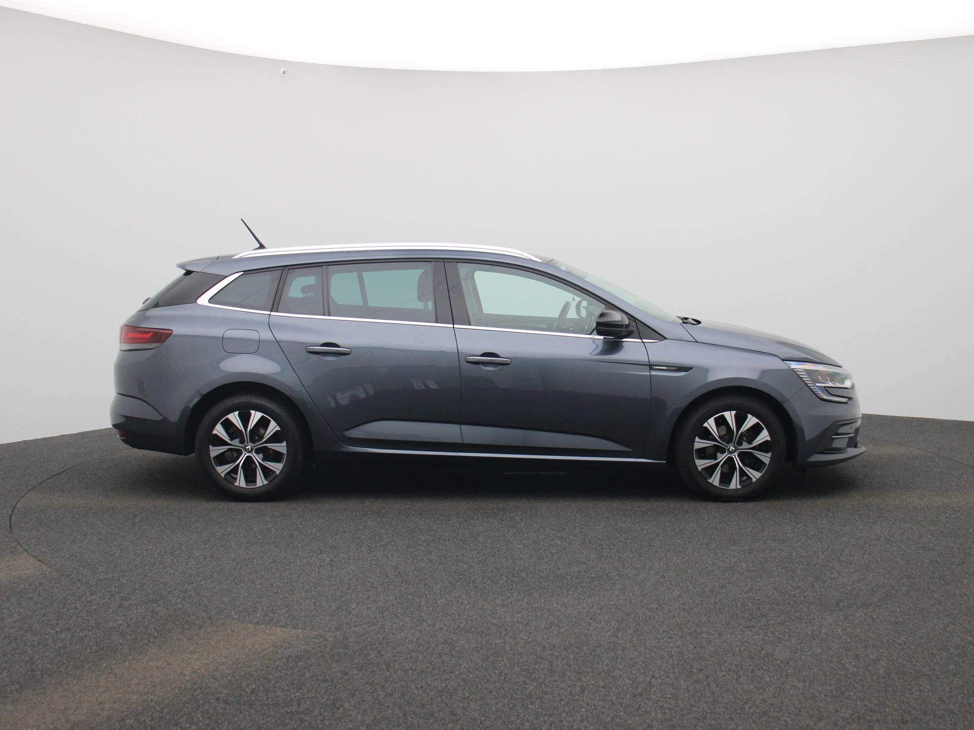 Renault-Mégane Grand Tour-image-6
