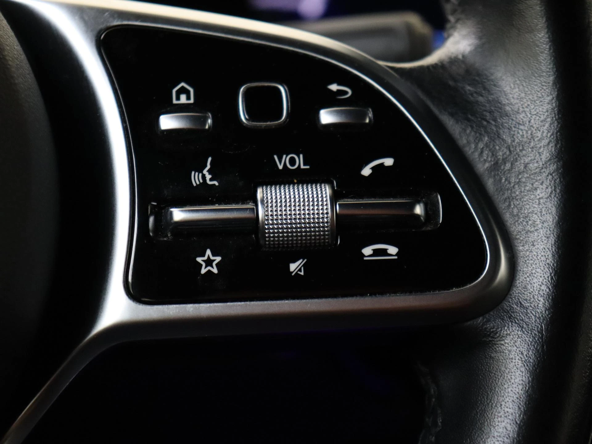 Mercedes-Benz-EQA-image-12