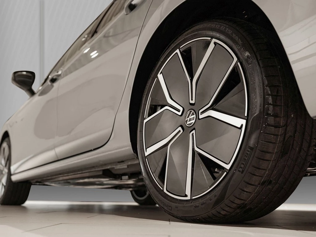 Volkswagen Passat 1,5 l eHybrid DSG Elegance AHK WR PANO