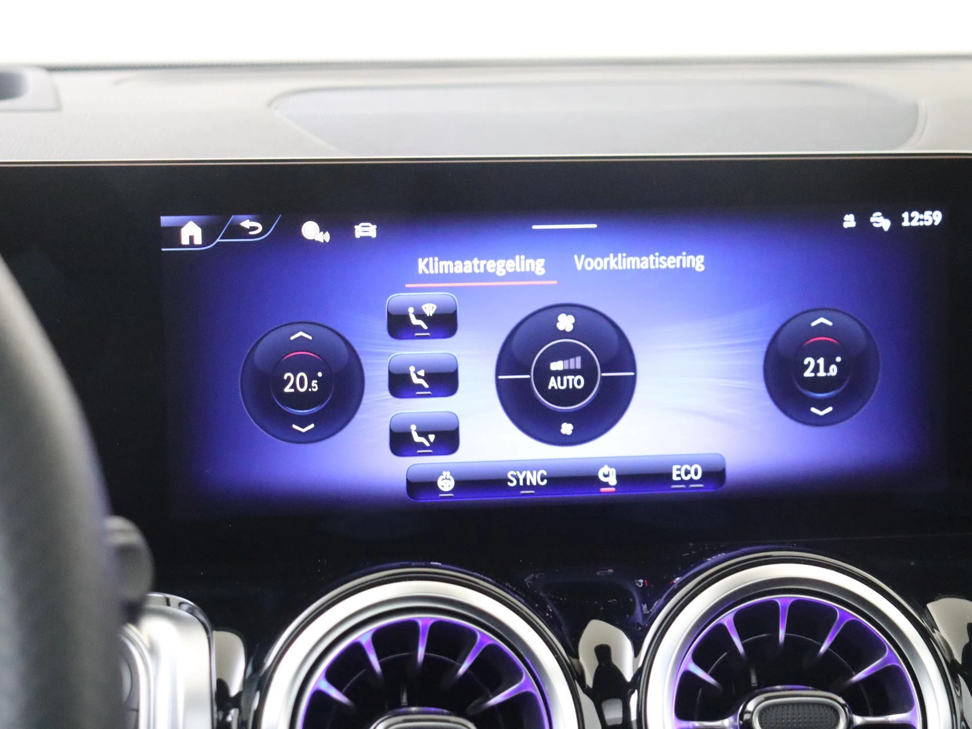 Mercedes-Benz-EQB-image-20