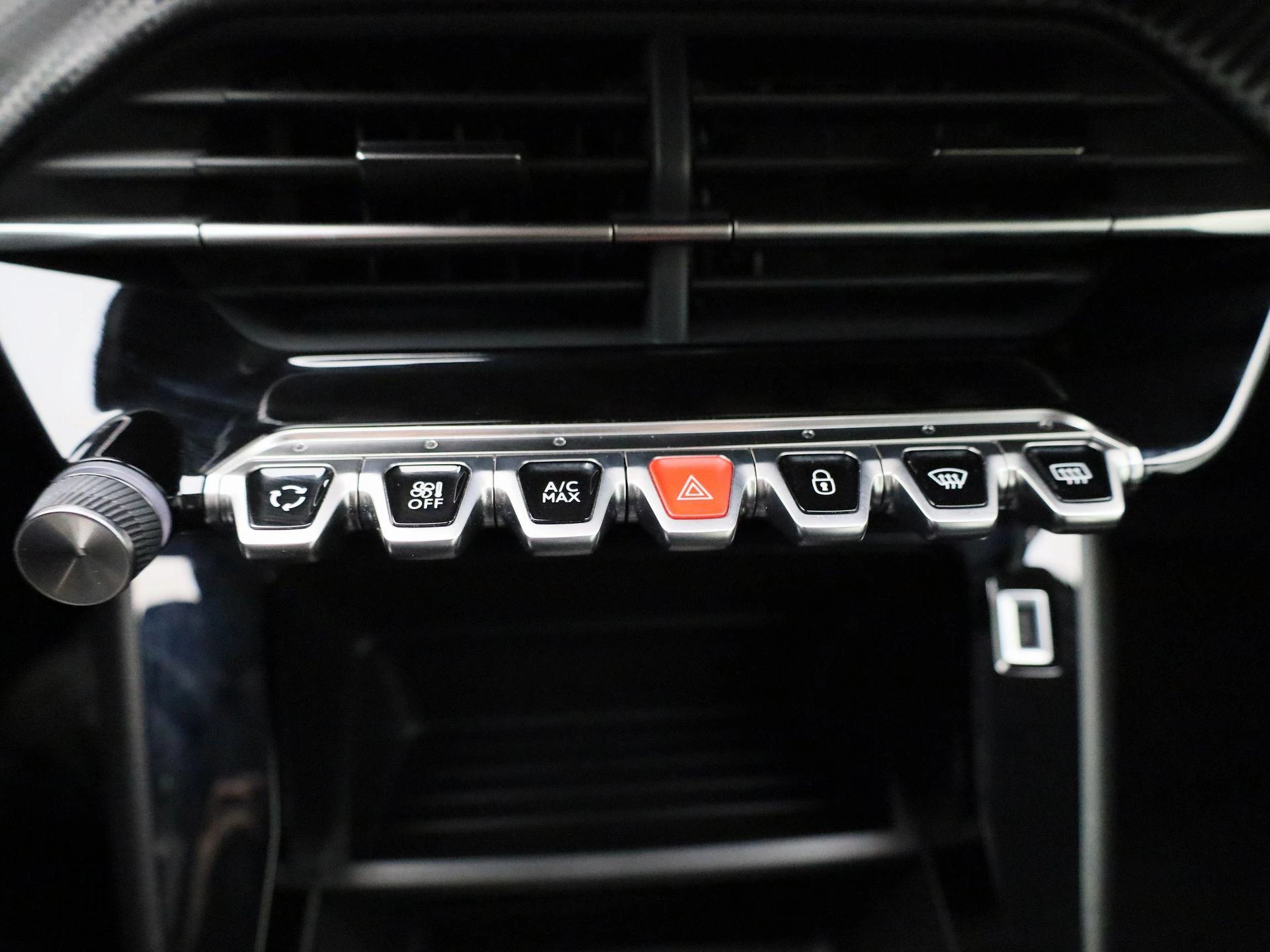 Peugeot-208-image-18
