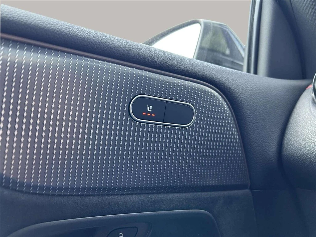 Mercedes-Benz-EQB-image-10