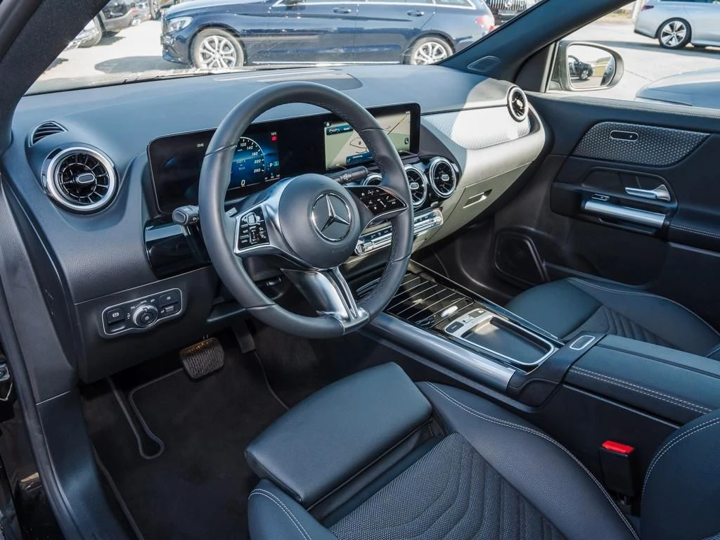 Mercedes-Benz-GLA 200 d-image-8