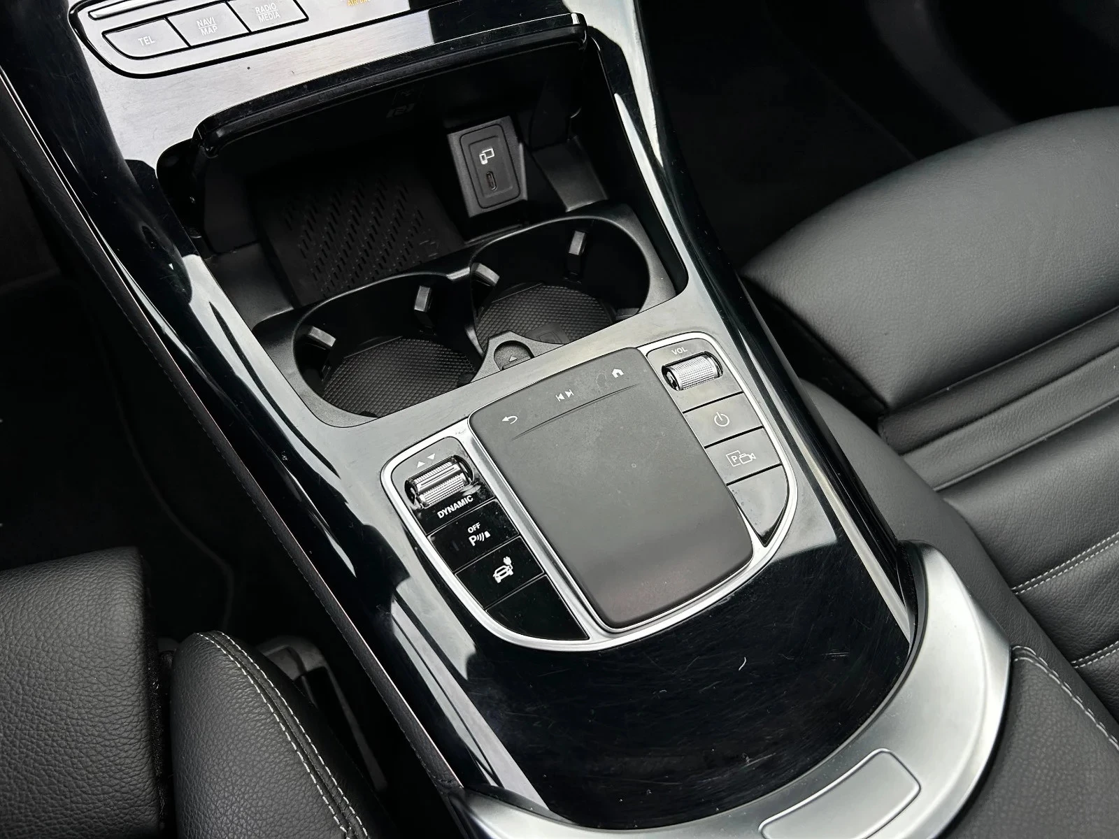 Mercedes-Benz-EQC-image-13