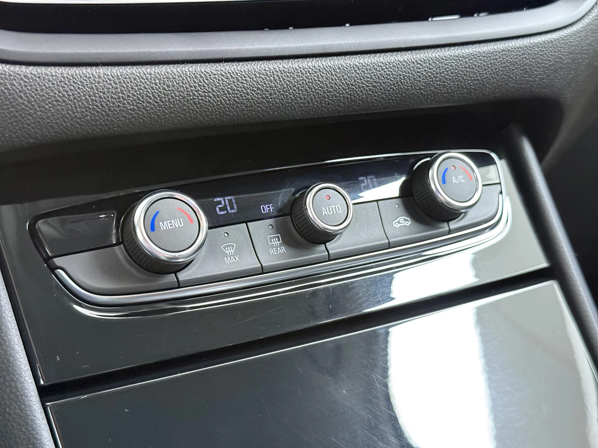 Opel-Grandland-image-27