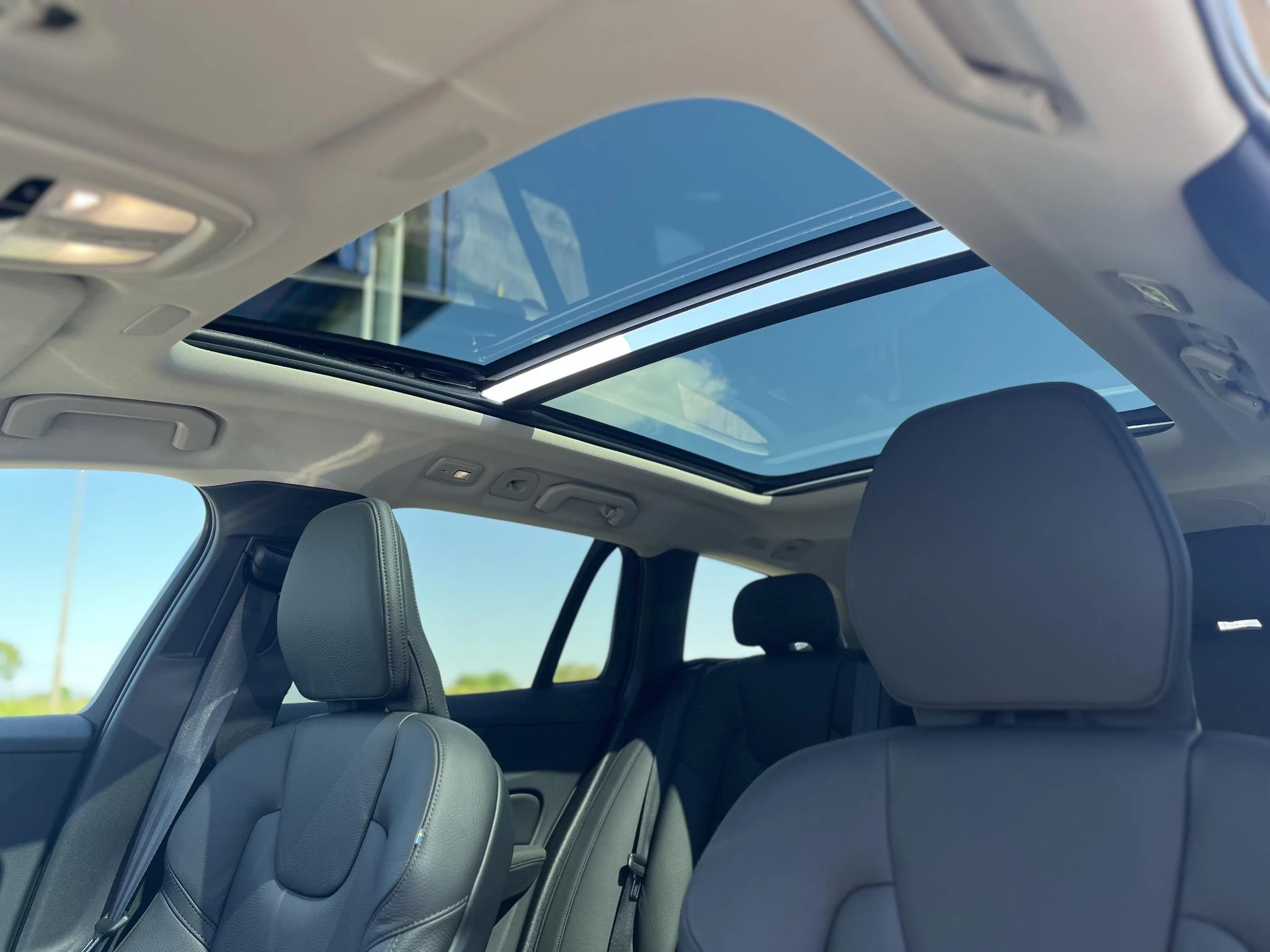 Volvo V60 T6 Plug-in hybrid AWD Ultra Dark