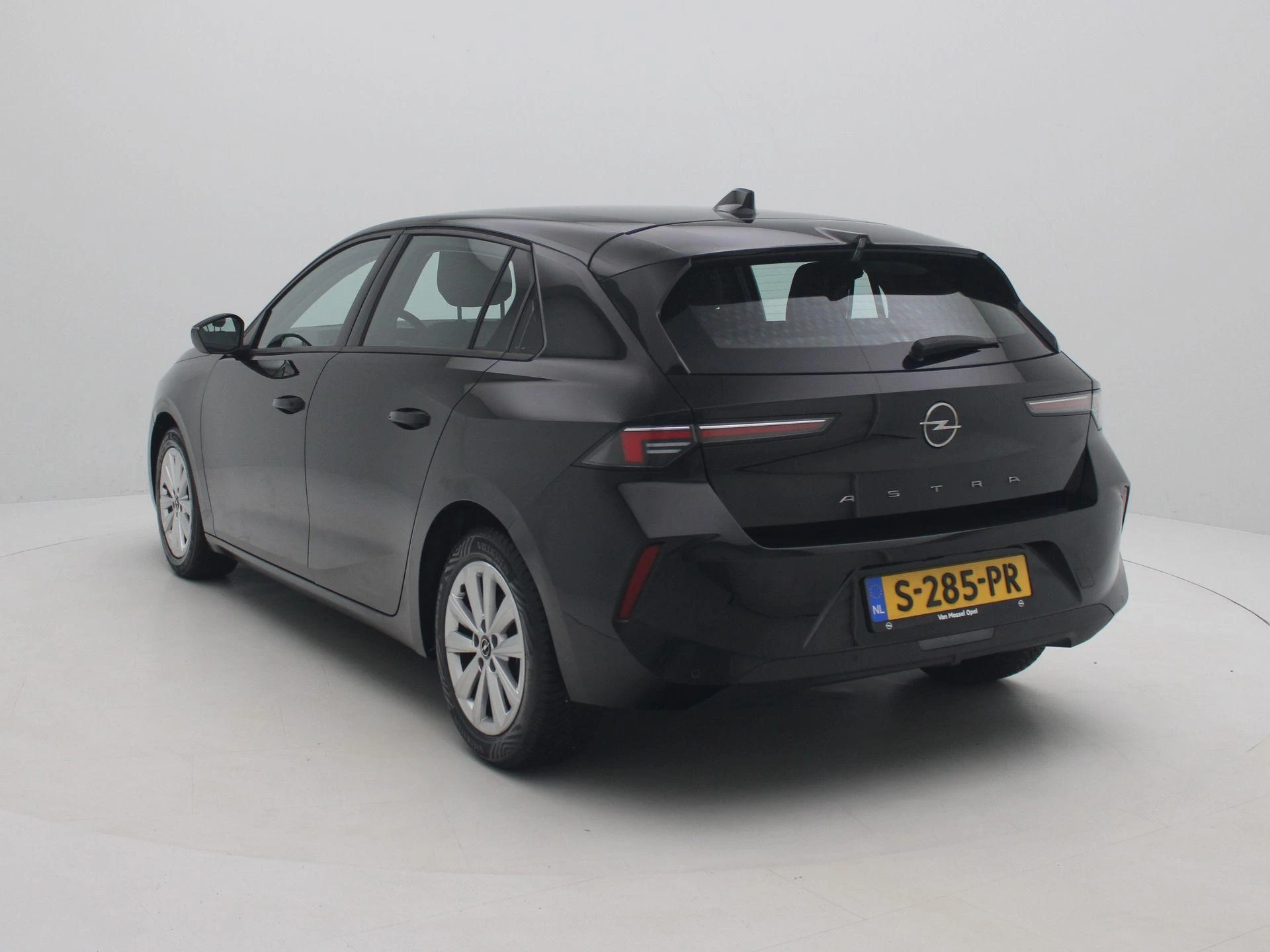 Opel-Astra-image-1