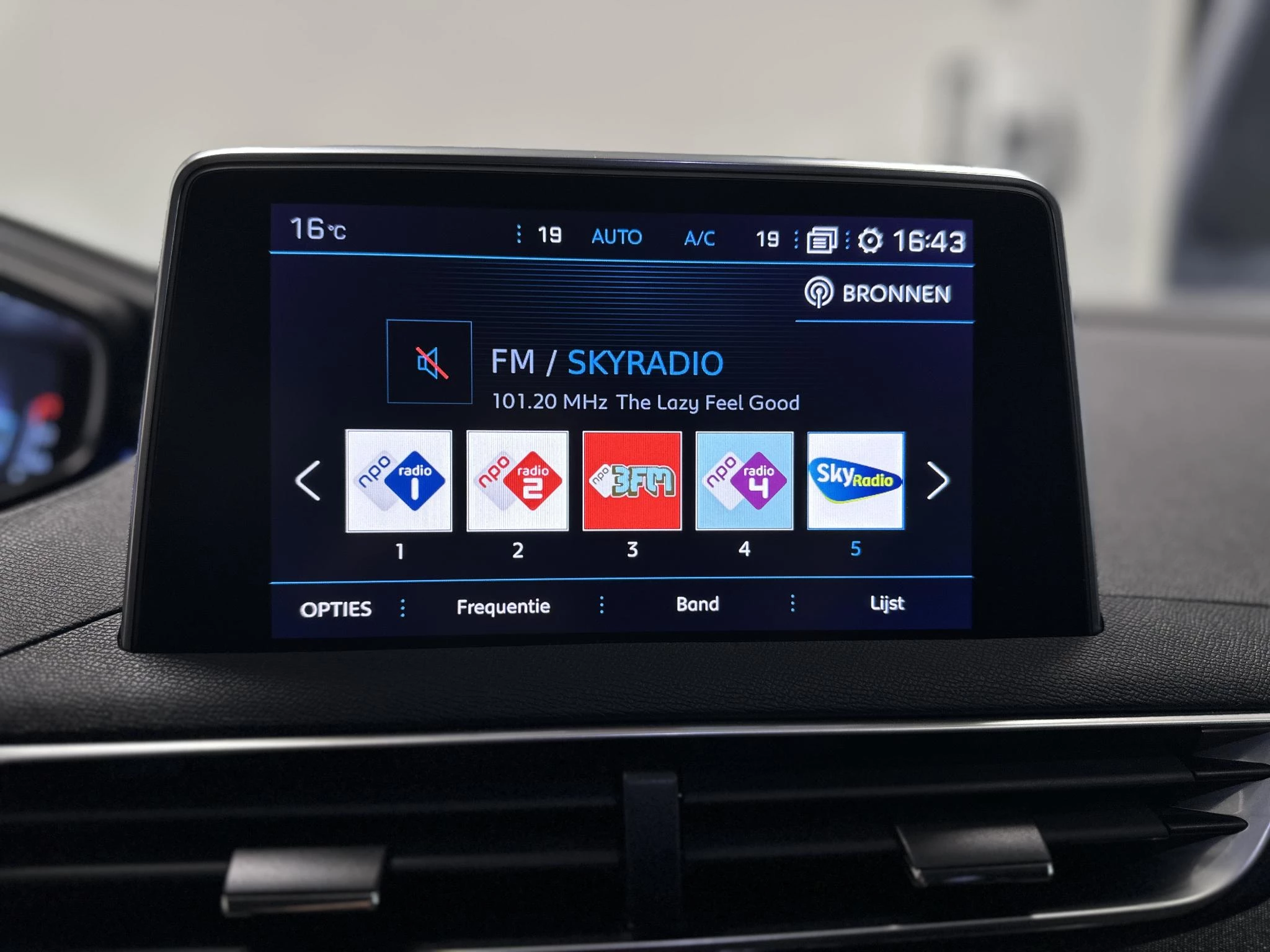 Peugeot-5008-image-19