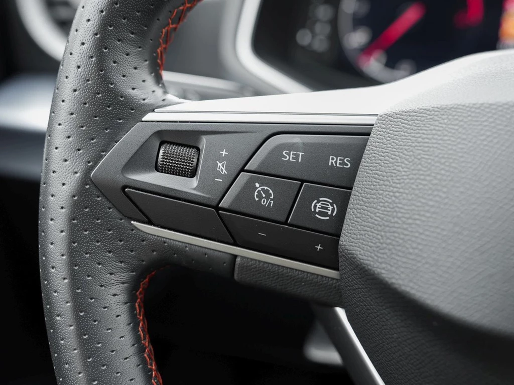 SEAT Ibiza 1.0 TSI FR Pro Black Edition *LED*Navi*Kamera*PDC*18" Performance*Digi-Cockpit*