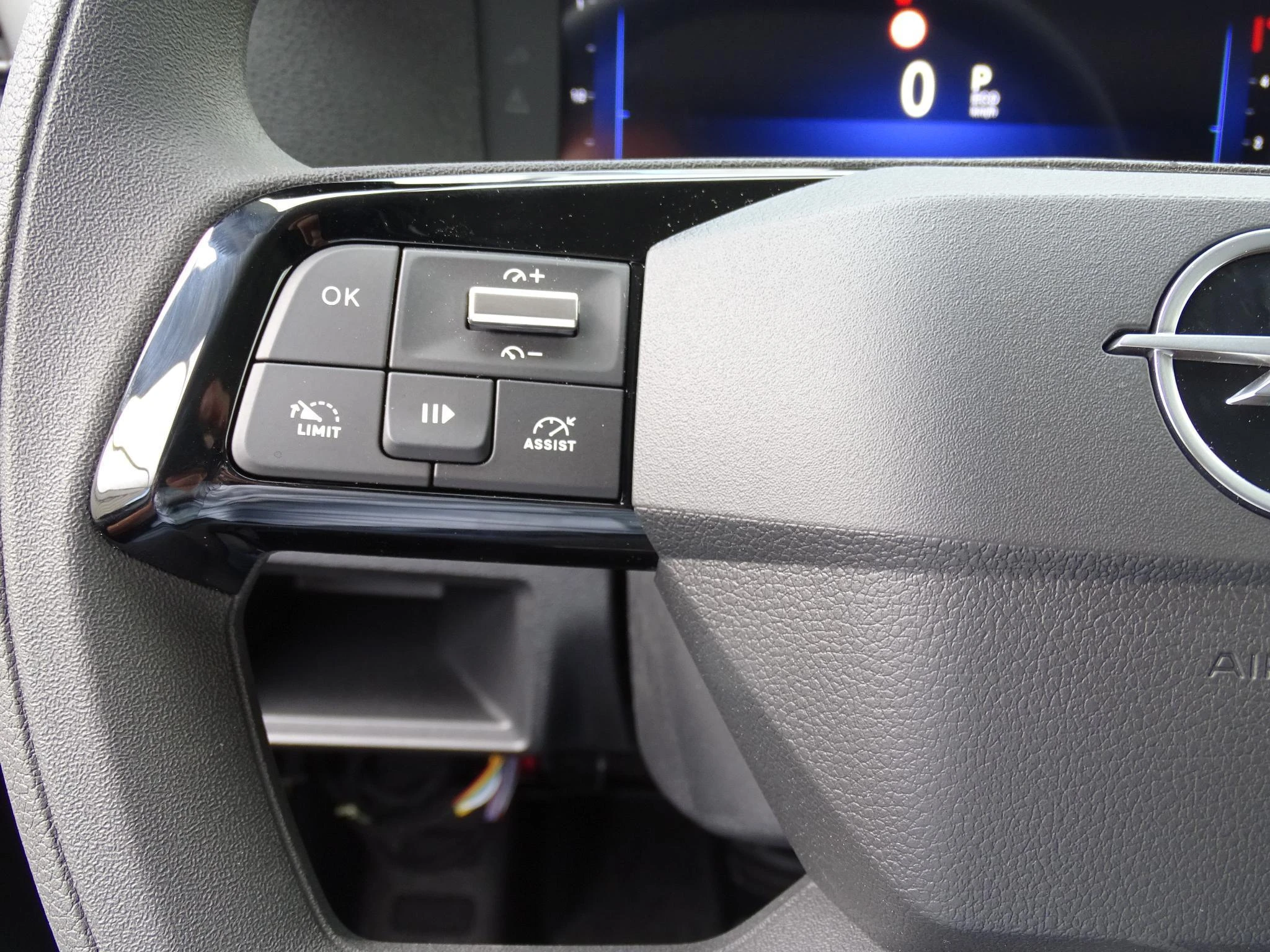 Opel-Vivaro-image-6
