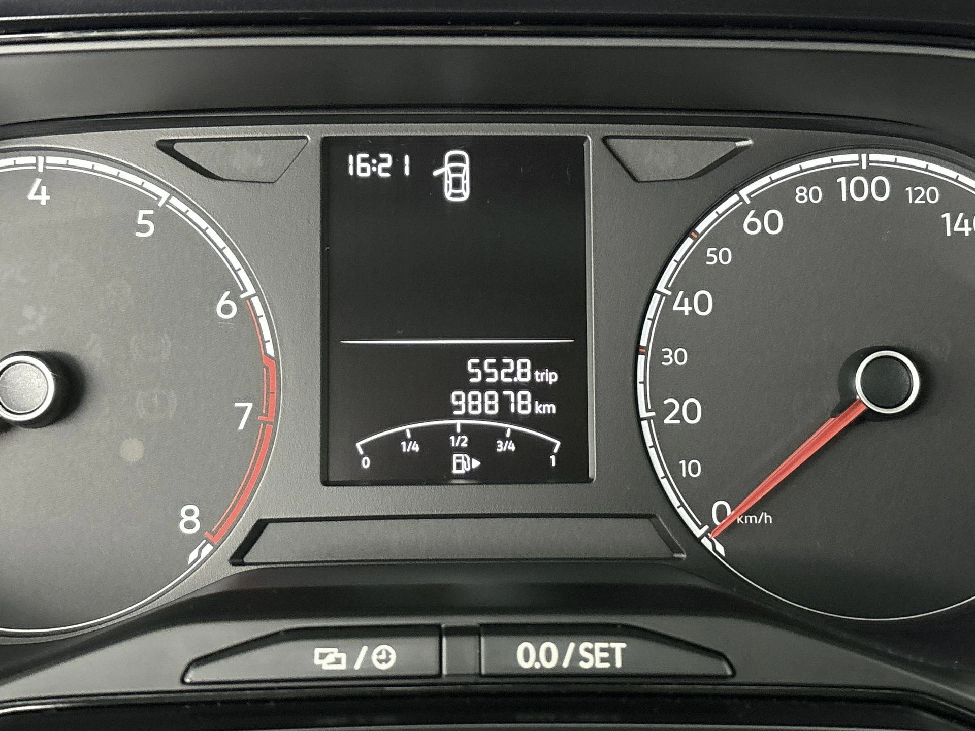 Volkswagen-Polo-image-9