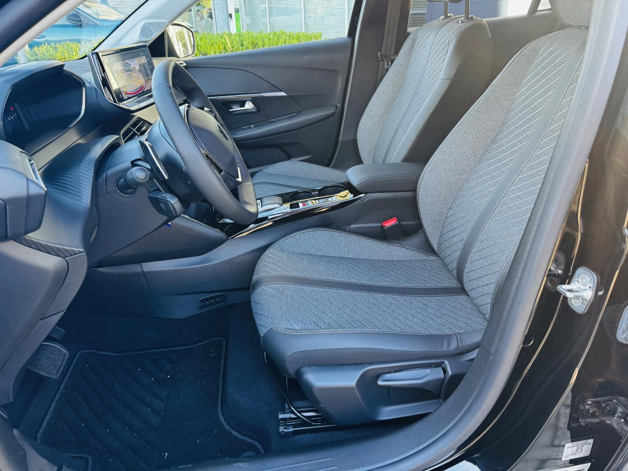 Peugeot-208-image-14