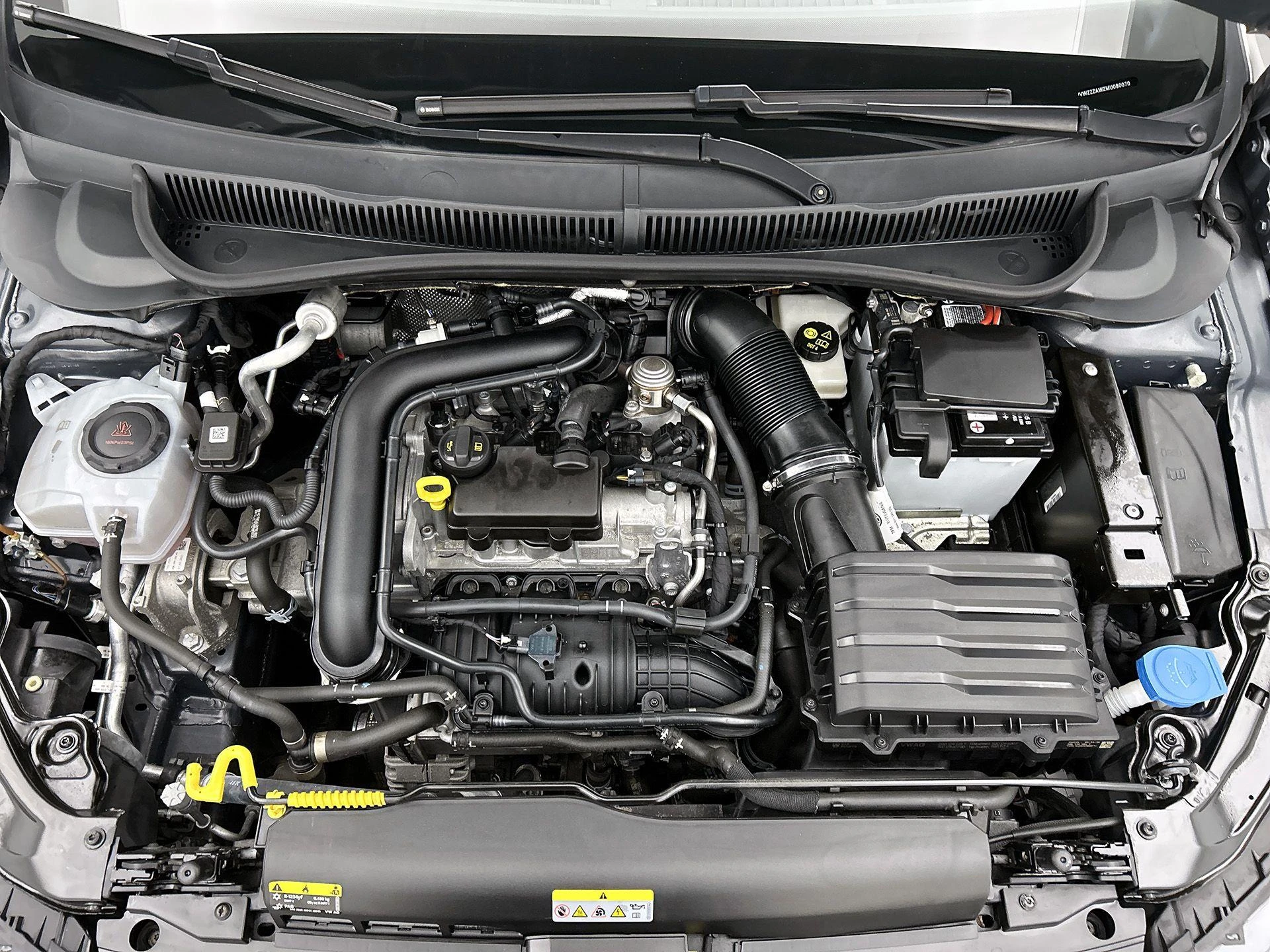 Volkswagen-Polo-image-8