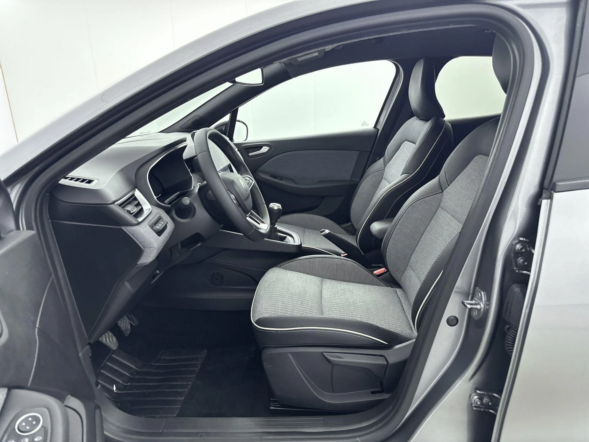 Renault-Clio-image-11