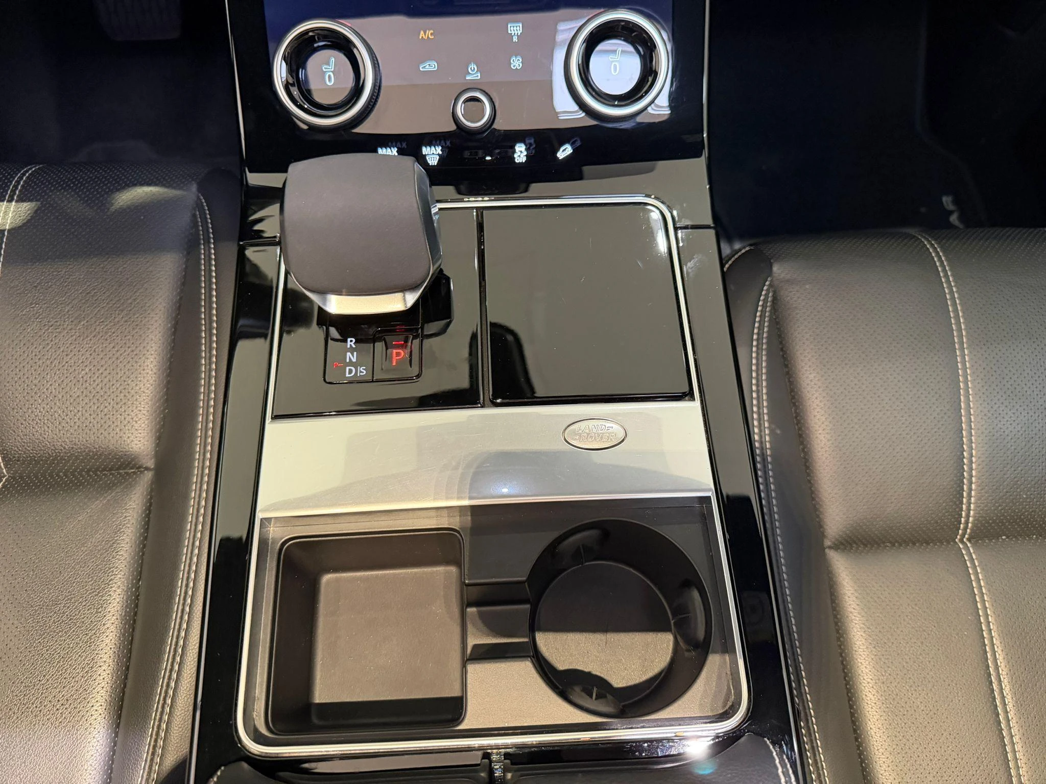 Land Rover-Range Rover Velar-image-21
