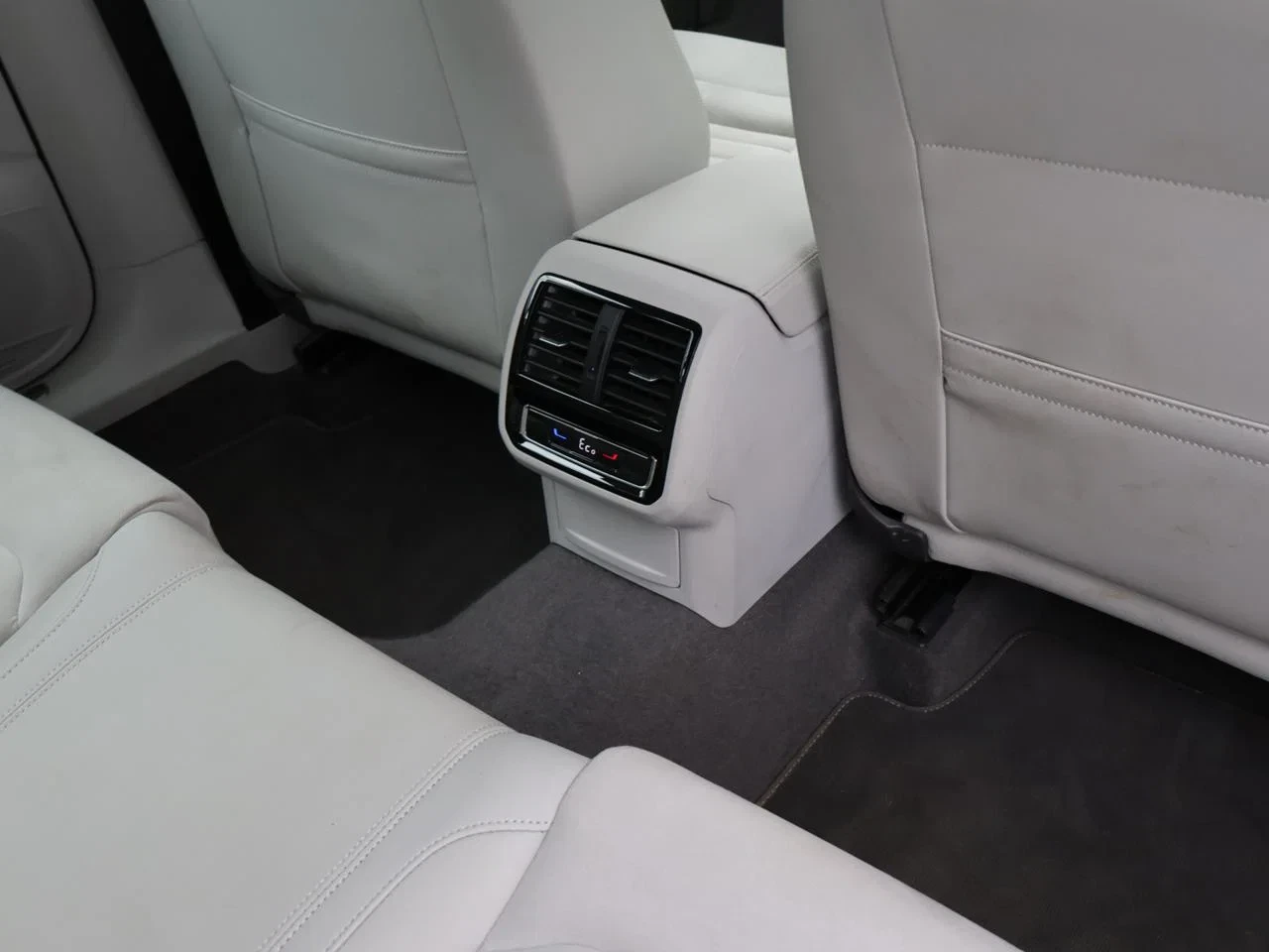Volkswagen Passat Variant GTE Passat GTE 1.4 eHybrid PHEV 218PK *AUTOMAAT*TREKHAAK*WIT LEDER*ALCANTARA*CAMERA*ACC*NAVI*APP-CONNECT*...*