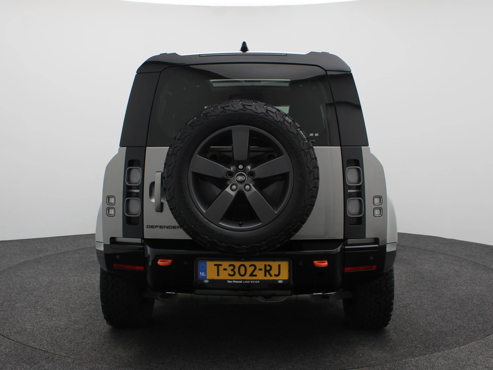 Land Rover-Defender-image-4