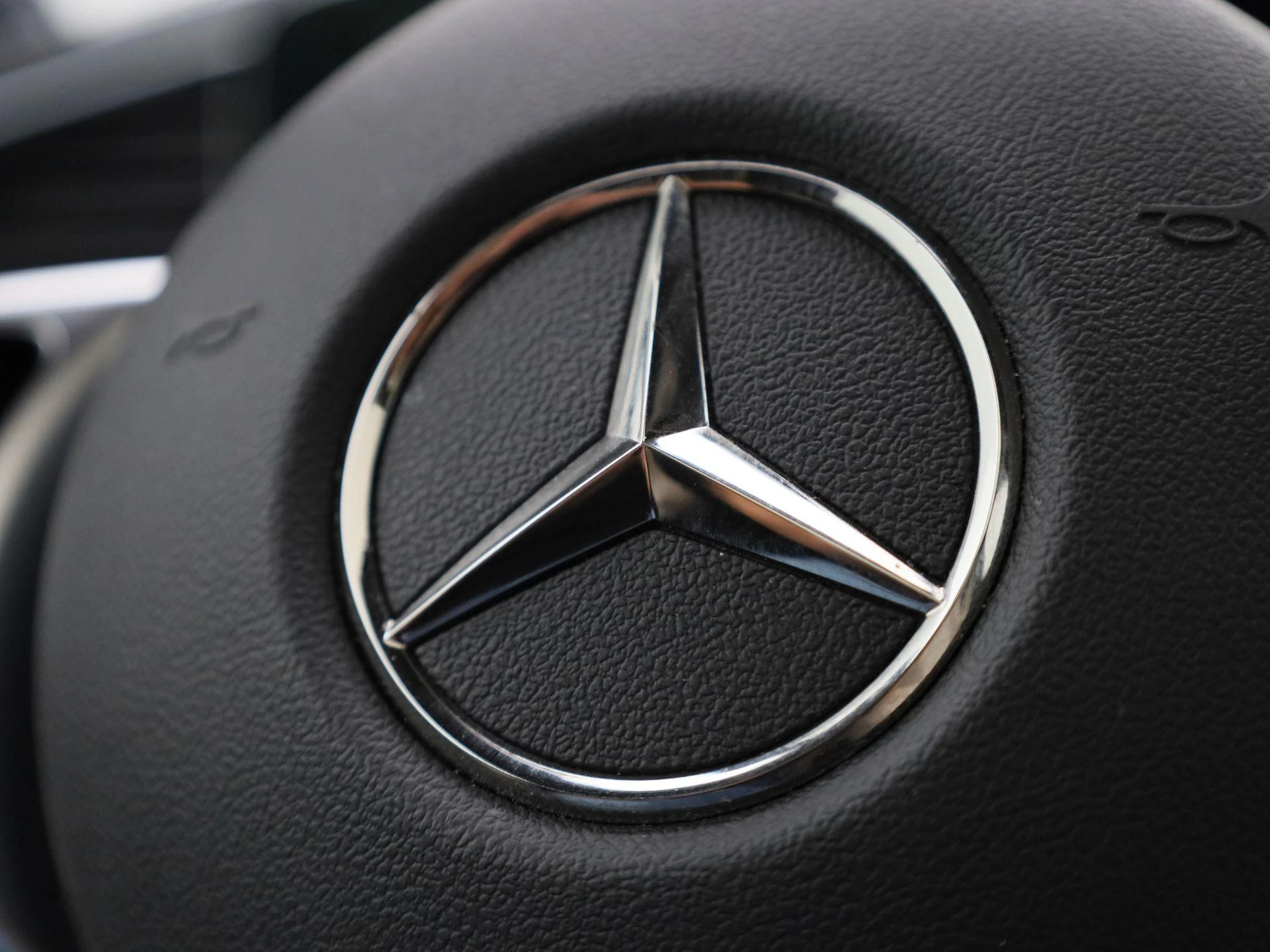 Mercedes-Benz-GLE-image-30