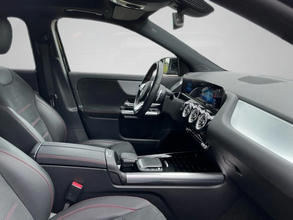 Mercedes-Benz-GLA 250-image-10