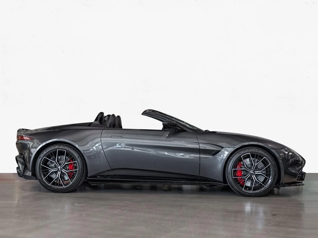 Aston Martin-V8 Vantage-image-14