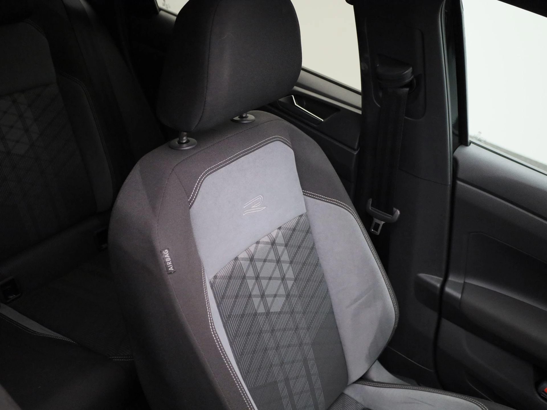 Volkswagen-Polo-image-41