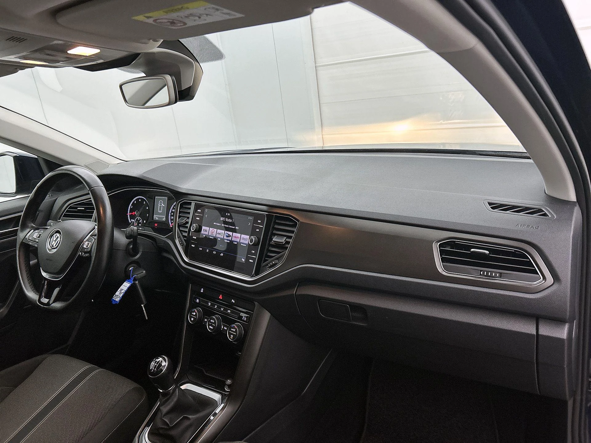 Volkswagen-T-Roc-image-18