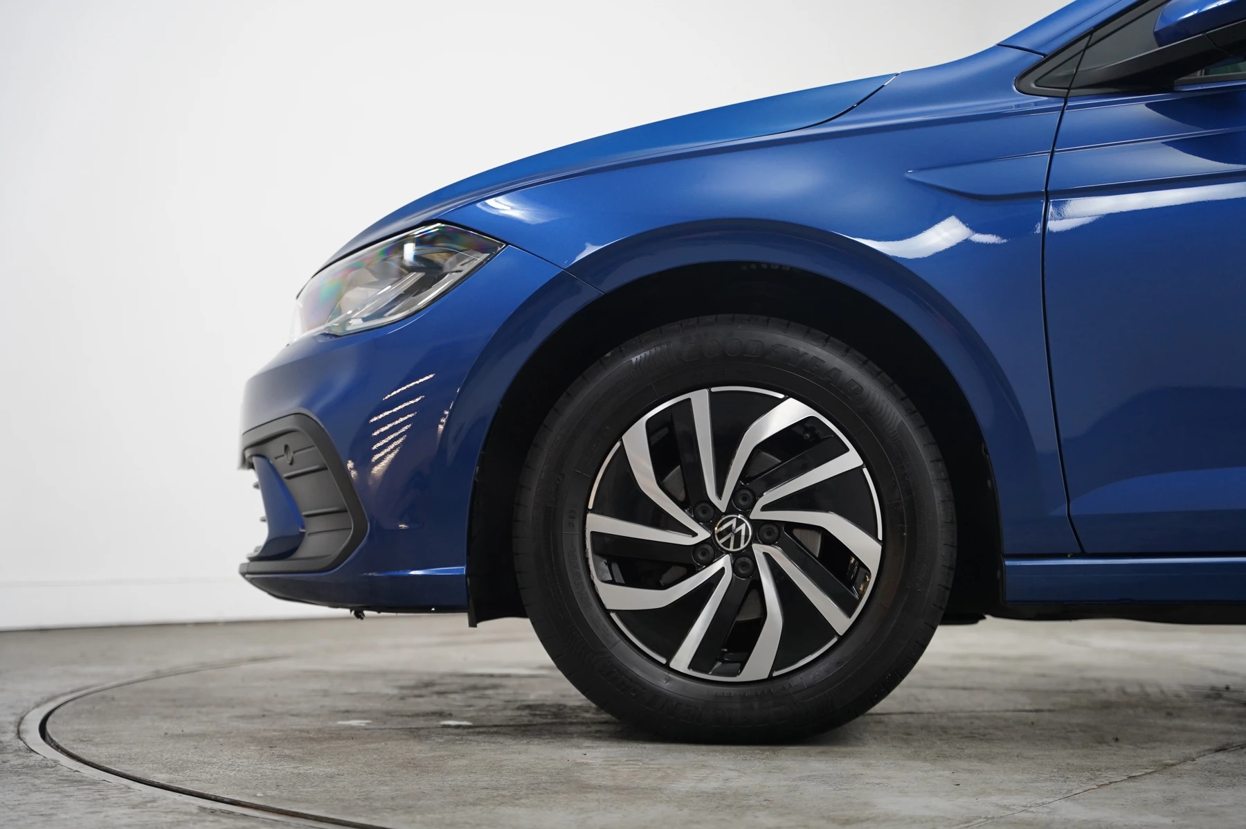 Volkswagen-Polo-image-4